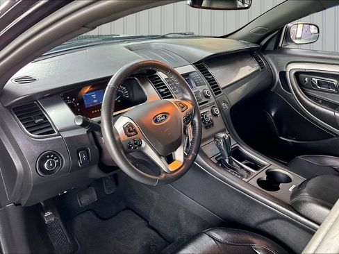 Used 2018 Ford Taurus SEL FWD image 16
