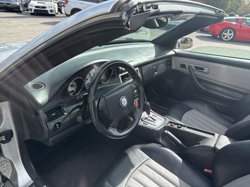 Used 2004 Mercedes-Benz SLK 32 AMG w/ Lighting Pkg image 29