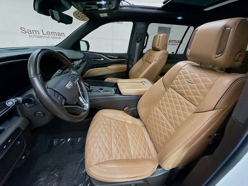 Used 2023 Cadillac Escalade ESV Premium Luxury image 24