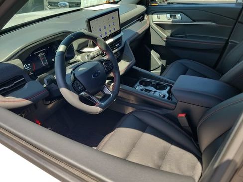 Used 2026 Ford Explorer ST-Line w/ ST-Line Street Pack RWD image 3