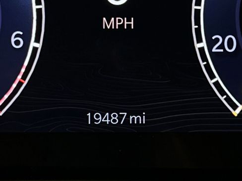 Used 2024 Jeep Grand Cherokee Limited w/ Luxury Tech Group II image 16