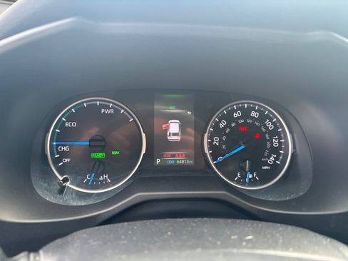 Used 2021 Toyota RAV4 XLE w/ Convenience Package AWD/4WD image 11