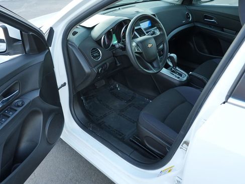 Used 2014 Chevrolet Cruze LT image 13
