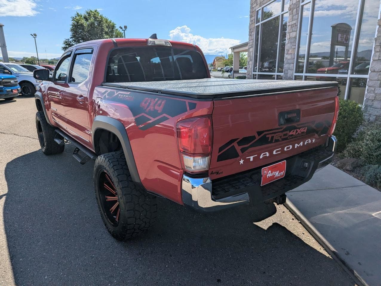 Used 2017 Toyota Tacoma TRD Off-Road w/ Tow Package (A/T) AWD/4WD image 3