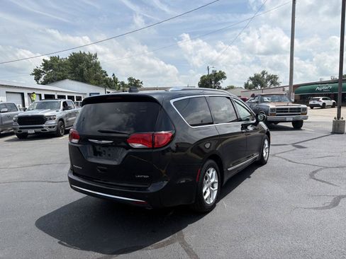 Used 2019 Chrysler Pacifica Limited FWD image 26