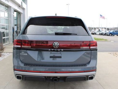 New 2026 Volkswagen Atlas Peak Edition AWD/4WD image 4