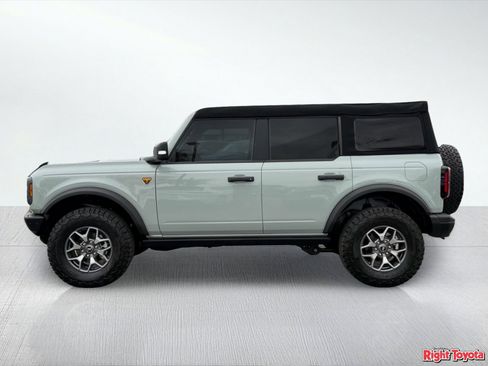 Used 2024 Ford Bronco Badlands AWD/4WD image 3