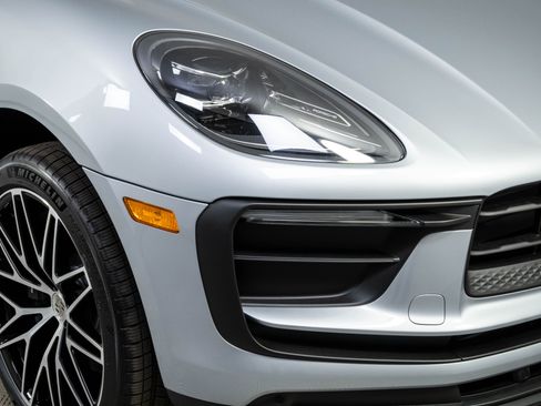 New 2026 Porsche Macan AWD/4WD image 37