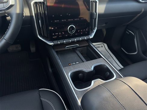 Used 2024 GMC Acadia Denali image 14