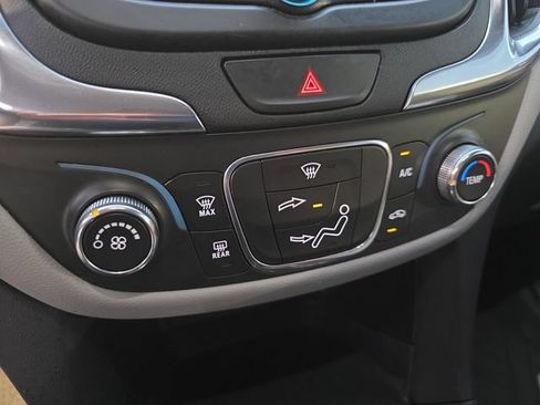Used 2021 Chevrolet Equinox LS w/ LS Convenience Package FWD image 23