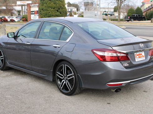 Used 2017 Honda Accord Sport image 9