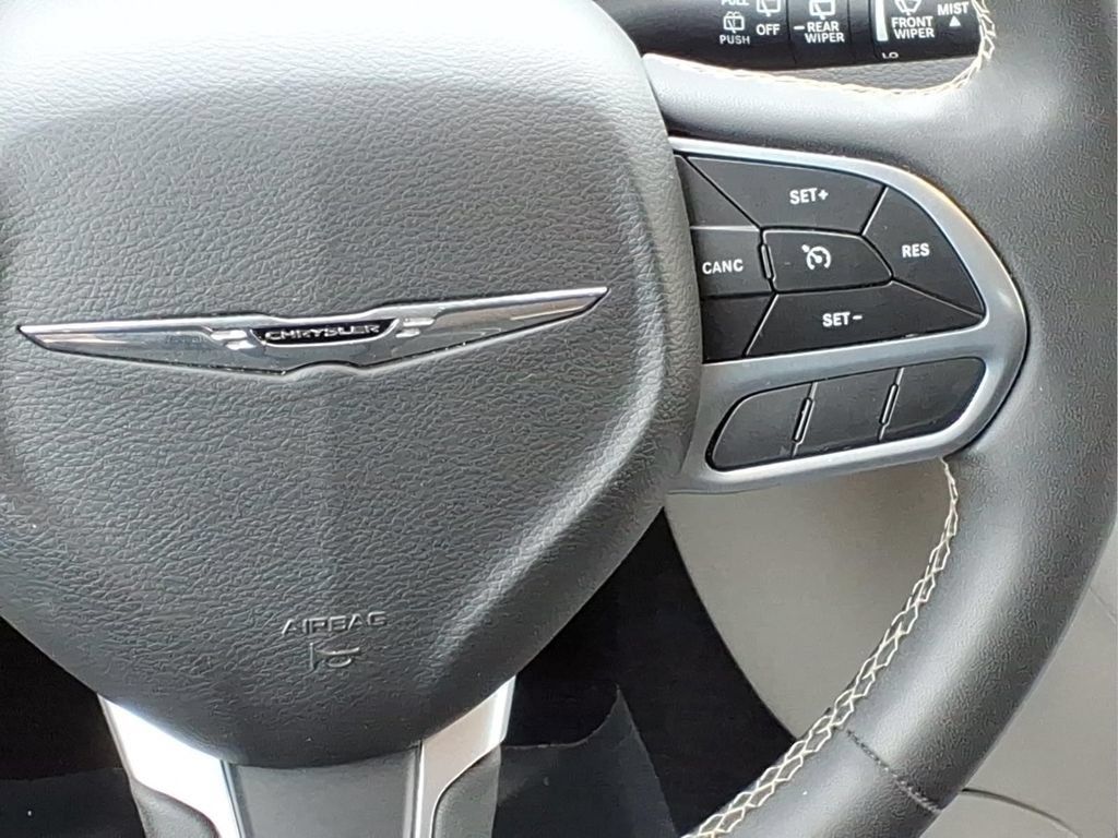 Used 2023 Chrysler Voyager LX FWD image 11