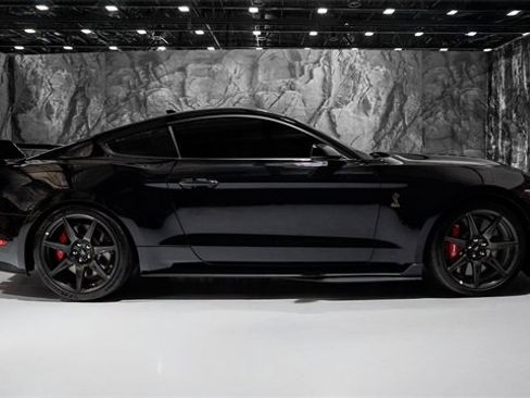 Used 2020 Ford Mustang Shelby GT500 w/ Carbon Fiber Track Pack image 18