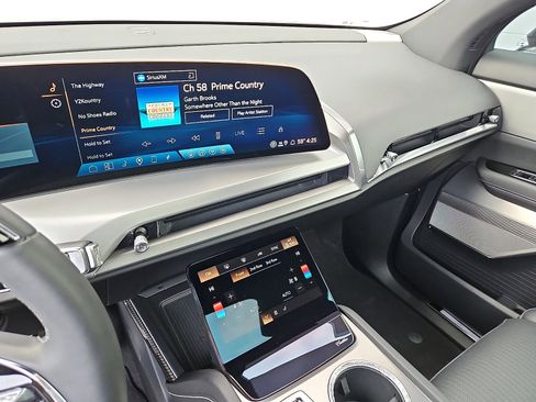 Certified 2026 Cadillac Vistiq Luxury image 17