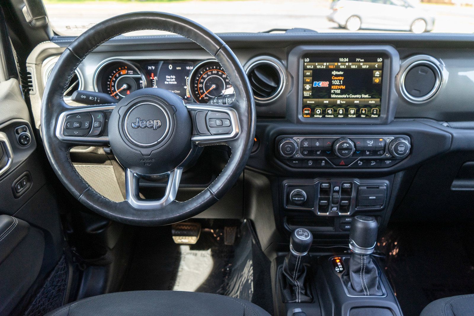 Used 2019 Jeep Wrangler Unlimited Sahara AWD/4WD image 13