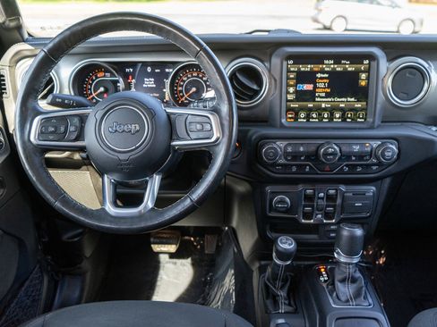 Used 2019 Jeep Wrangler Unlimited Sahara AWD/4WD image 13