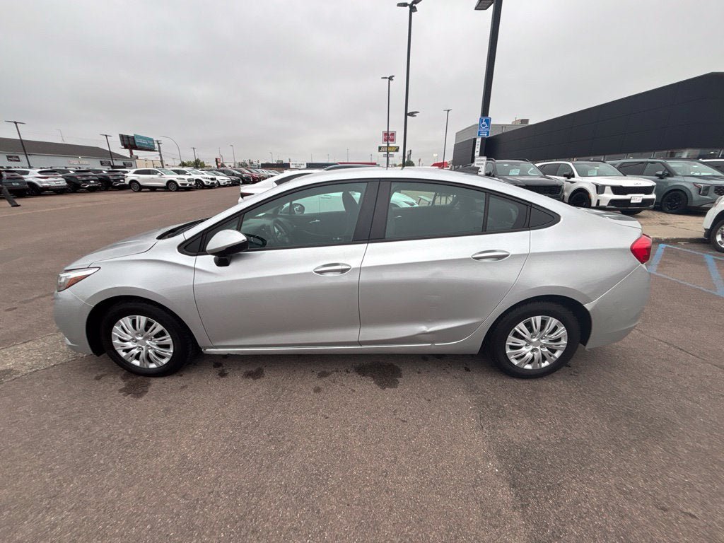 Used 2017 Chevrolet Cruze LS FWD image 8