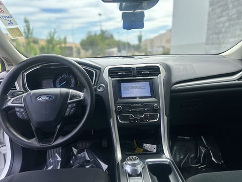 Used 2019 Ford Fusion SE FWD image 13