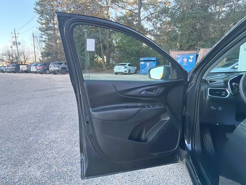 Used 2023 Chevrolet Equinox LT image 17