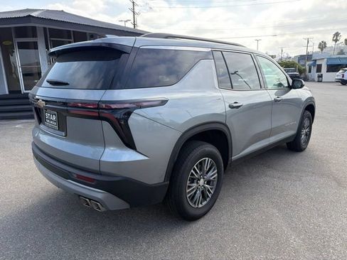 Used 2026 Chevrolet Traverse LT FWD image 7