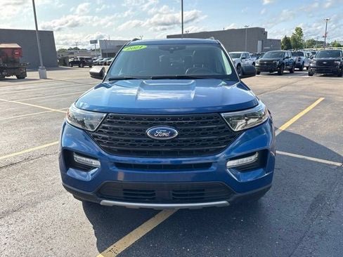 Used 2021 Ford Explorer XLT w/ Equipment Group 202A AWD/4WD image 19