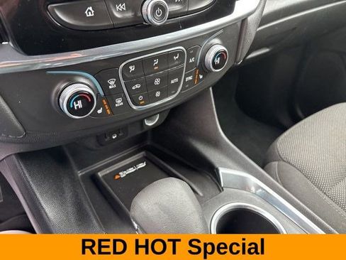 Used 2023 Chevrolet Traverse LT AWD/4WD image 24
