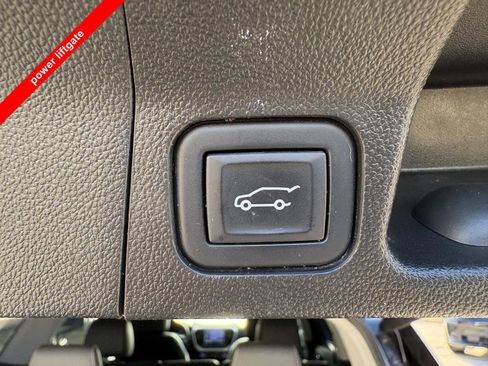 Used 2023 GMC Acadia SLT image 6