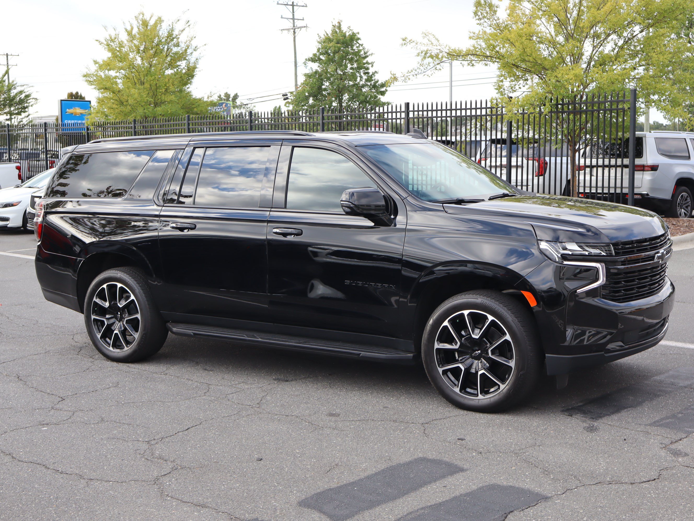 Used 2024 Chevrolet Suburban RST w/ Luxury Package AWD/4WD image 2