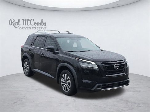 Used 2023 Nissan Pathfinder SL w/ Black Appearance Package FWD image 9