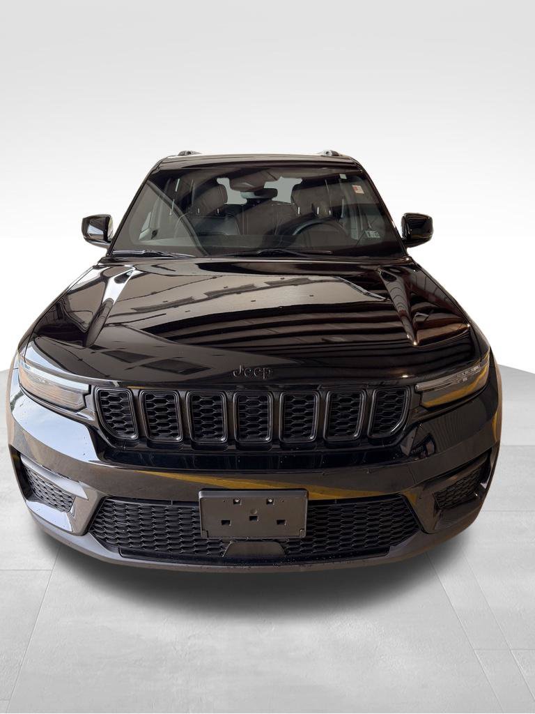 Used 2023 Jeep Grand Cherokee Altitude AWD/4WD image 8