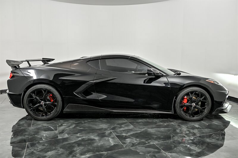 Used 2021 Chevrolet Corvette Stingray Premium Cpe w/ Z51 Performance Package RWD image 10