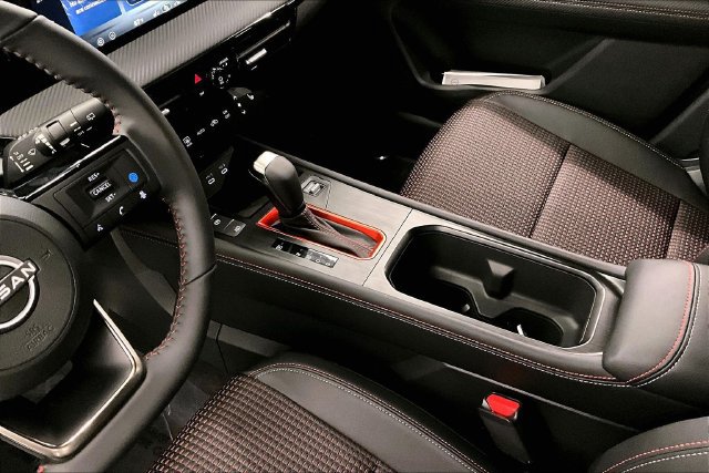 New 2026 Nissan Kicks SR w/ Cold Weather Package FWD image 9