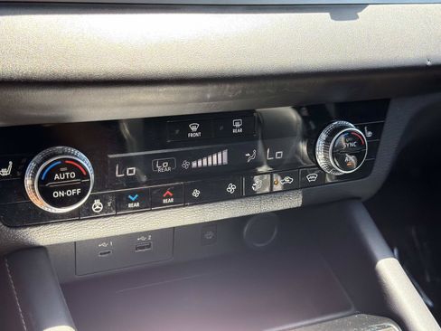 Used 2024 Mitsubishi Outlander 4WD Plug-In Hybrid image 23