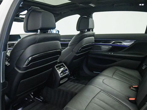 Certified 2022 BMW 740i w/ M Sport Package image 21