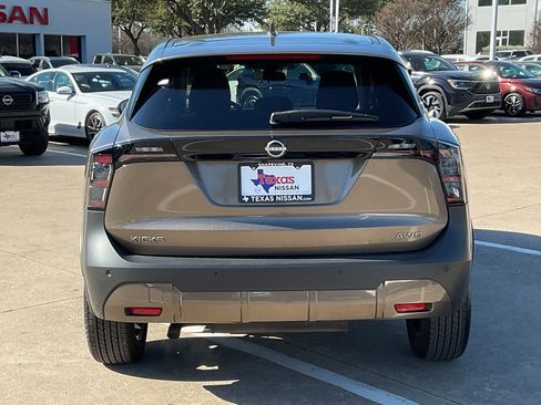Used 2025 Nissan Kicks SV image 6