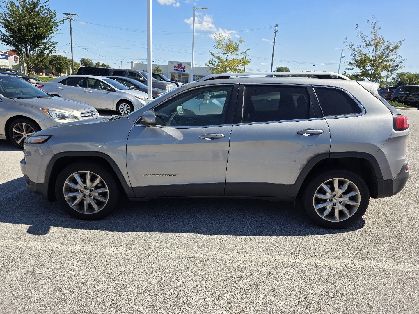 Used 2015 Jeep Cherokee Limited w/ Trailer Tow Group FWD image 5