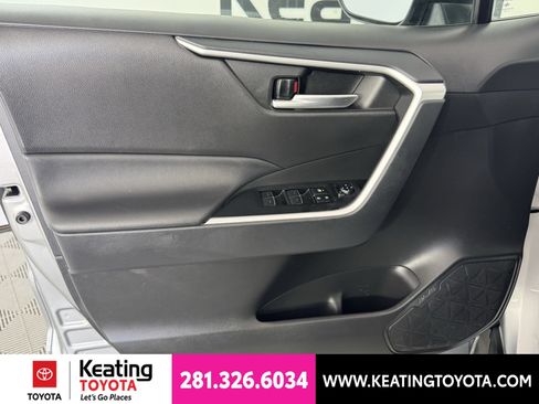 Used 2025 Toyota RAV4 XLE AWD/4WD image 11