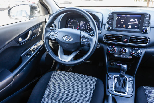 Used 2018 Hyundai Kona SEL AWD/4WD image 17