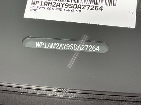 Used 2025 Porsche Cayenne Turbo image 31