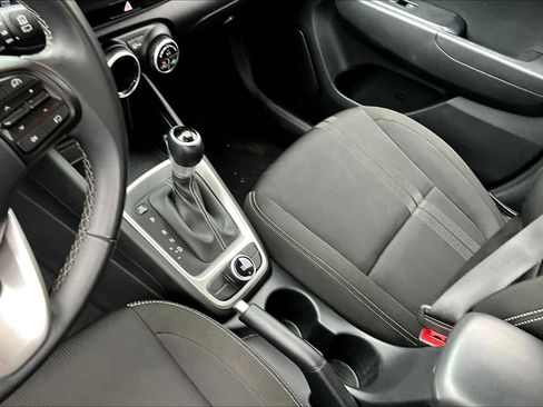 Used 2025 Hyundai Venue SEL FWD image 18