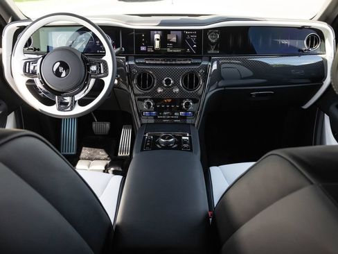 New 2027 Rolls-Royce Cullinan Black Badge AWD/4WD image 2