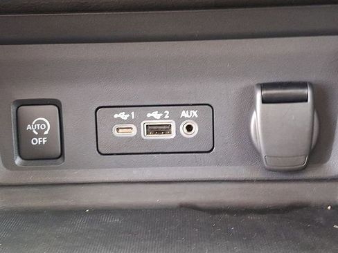 Used 2025 Nissan Sentra SR w/ SR Premium Package image 25