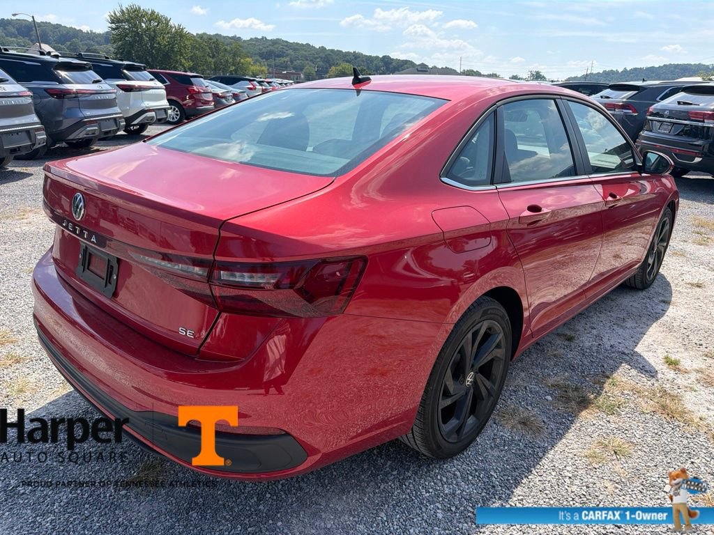 Used 2025 Volkswagen Jetta SE w/ Sunroof Package FWD image 5