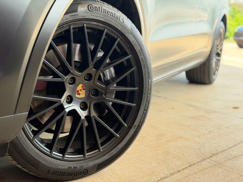Certified 2021 Porsche Cayenne Coupe AWD/4WD image 6