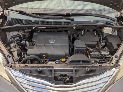 Used 2013 Toyota Sienna XLE FWD image 23