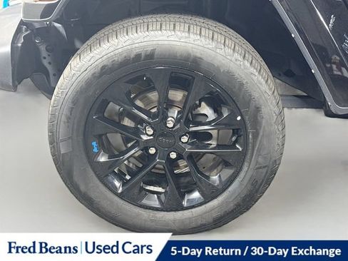 Used 2023 Jeep Wrangler Unlimited Sahara AWD/4WD image 35