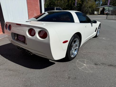 Used 2001 Chevrolet Corvette Coupe w/ Preferred Equipment Group2 image 10