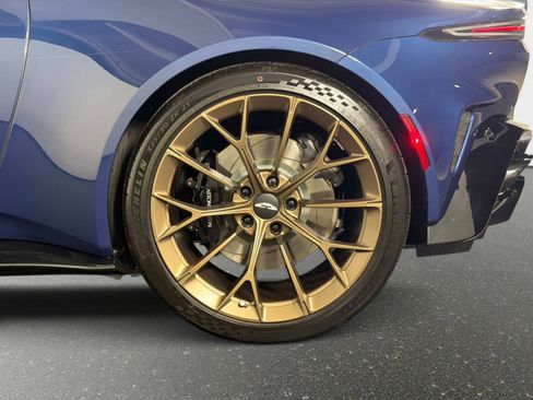 Used 2025 Aston Martin V8 Vantage Coupe RWD image 14