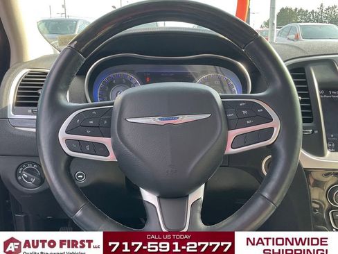 Used 2018 Chrysler 300 Limited RWD image 19