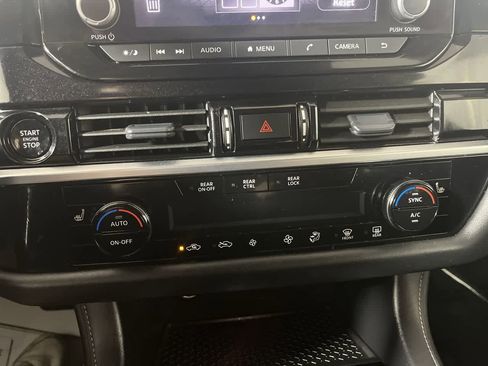 Used 2025 Nissan Pathfinder SV image 19